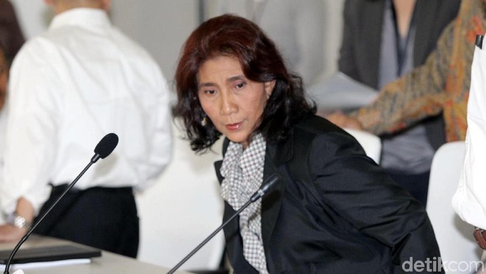 Menteri Kelautan dan Perikanan Susi Pudjiastuti memberikan penjelasan terkait kebakaran di Pelabuhan Benoa. Api muncul karena hubungan arus pendek.