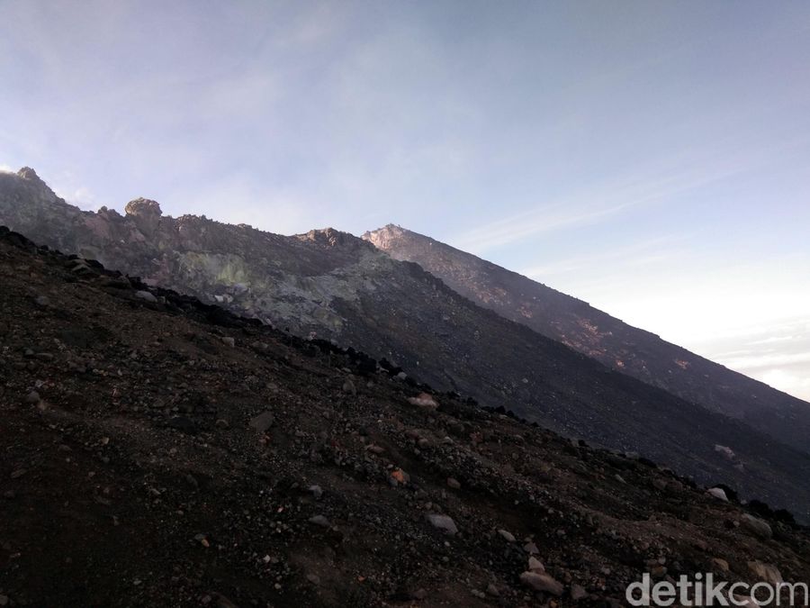 Gunung tertinggi kedua di pulau jawa