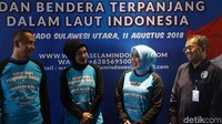 875 orang menjadi peserta yang akan memeriahkan aksi menyelam massal tersebut. Tak hanya menyelam, dalam aksi itu akan dilakukan juga pembentangan bendera merah putih terpanjang di Indonesia untuk memperingati 73 tahun kemerdekaan Republik Indonesia.