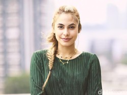 Valerie Thomas dan 6 Artis Wanita yang Tidak Suka Pakai Bra