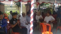 Daeng Aziz enggan berbicara banyak. Dia hanya mengatakan dirinya ikut mendaftar bersama kawan-kawannya yang lain.