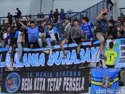 Dukungan LA Mania cukup membakar semangat Persela sehingga mampu menyulitkan Persib. (Foto: Wisma Putra/detikSport)