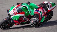Mungkin menikung menggunakan motor balap dengan menurunkan lutut (knee-down) saja sudah biasa. Atau, cuma pakai siku tangan (elbow-down) yang menyentuh aspal? Sudah banyak dilakukan pebalap lain. Foto: Instagram/reddingpower