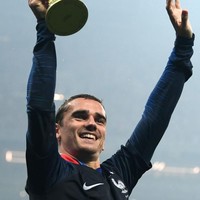 Sorotan tengah tertuju pada striker Prancis Antoine Griezmann. Selama di Piala Dunia 2018, ia sukses menyumbangkan empat gol untuk Les Bleus, termasuk satu gol penalti saat final melawan Kroasia. (Foto: Getty Images)