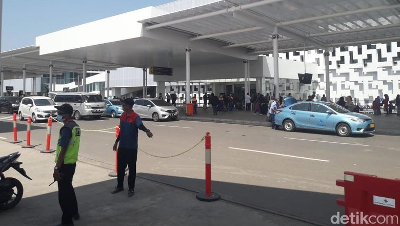 Viral Penumpang Taksi Dihadang di Bandara Semarang, Ini Kata TNI AD Viral Penumpang Taksi Dihadang di Bandara Semarang, Ini Kata TNI AD