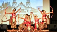 Beginilah kemeriahan Indonesia Fest yang digelar di Nikkei National Museum and Cultural Centre, Burnaby, Metro Vancouver, Kanada. Acara ini digelar Sabtu (14/7) akhir pekan lalu. (dok. KJRI Vancouver)