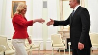 Kolinda Graber-Kiarovic dilantik menjadi Presiden ke-4 Kroasia pada Februari 2015 lalu. Ia merupakan perempuan pertama yang berhasil menduduki jabatan orang nomor satu di Kroasia.Foto: AFP