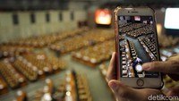 Sebanyak 284 anggota dewan absen.