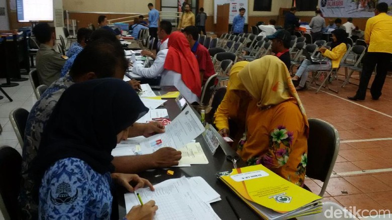 Empat Parpol Baru Daftarkan Caleg di Jabar 50 Persen di Bawah Kuota Empat Parpol Baru Daftarkan Caleg di Jabar 50 Persen di Bawah Kuota