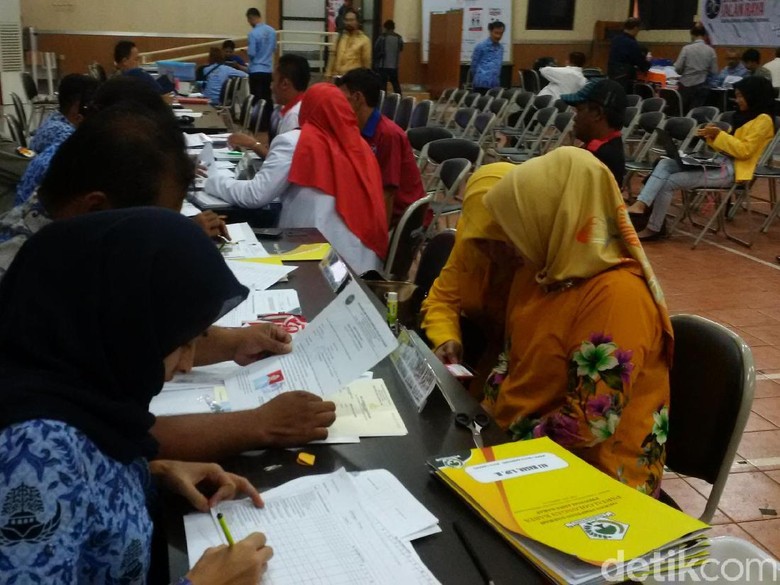 Sore Hari Terakhir, Baru Enam Partai Daftar Caleg ke KPU Jabar Sore Hari Terakhir, Baru Enam Partai Daftar Caleg ke KPU Jabar