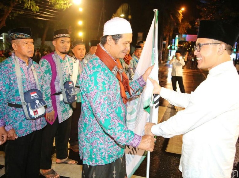 Lepas 1.080 Calon Jemaah Haji, Ini Pesan Bupati Banyuwangi Lepas 1.080 Calon Jemaah Haji, Ini Pesan Bupati Banyuwangi