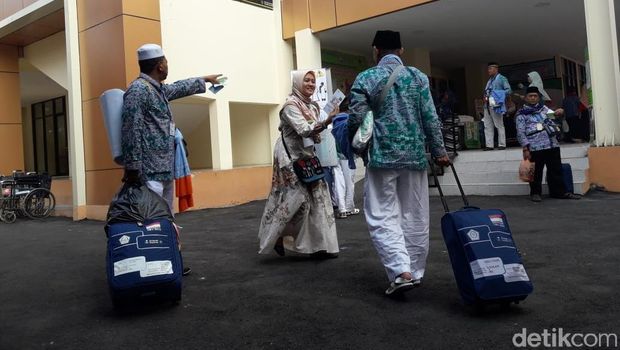 Tiba di Asrama Haji Bekasi, Jemaah Kloter 1 Tes Biometri