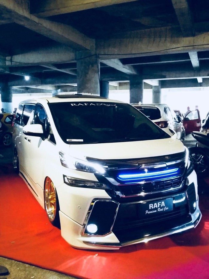 Gokil, Toyota Alphard Vellfire Ini Ceper Abis