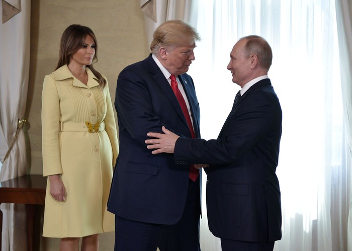 Melania Trump mendampingi suaminya Presiden Amerika Serikat Donald Trump bertemu dengan Presiden Rusia Vladimir Putin.Foto: Dok. Reuters Melania Trump mendampingi suaminya Presiden Amerika Serikat Donald Trump bertemu dengan Presiden Rusia Vladimir Putin.Foto: Dok. Reuters