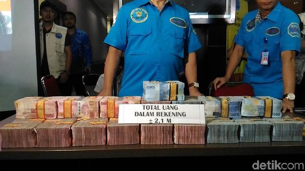 Barang bukti uang tunai