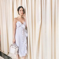 Ini adalah salah satu tas Hermes berharga fantastis yang dimiliki Heart Evangelista. Bintang serial televisi My Korean Jagiya itu tampak bergaya menenteng tas Hermes Birkin Himalayan yang harganya bisa mencapai Rp 2 miliar. Foto: Instagram
