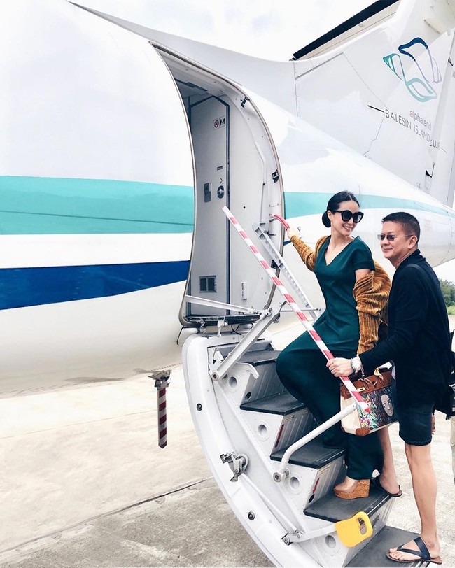 Inilah sosok Heart Evangelista, aktris populer Filipina yang dikenal sebagai kolektor tas Hermes. Terlahir dengan nama Love Marie Payawal Ongpauco-Escudero, aktris berusia 33 tahun ini dinikahi politikus di negaranya yang usianya lebih tua 15 tahun darinya. Foto: Instagram