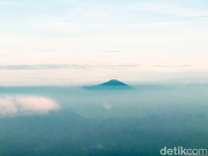 Seputar Gunung Slamet yang Jalur Pendakiannya Tanpa Sumber Air