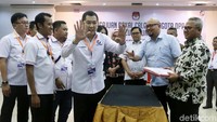 Hary Tanoe mengatakan, Perindo mendaftarkan 575 caleg di 80 dapil.