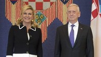 Menteri Pertahanan Amerika Serikat James Mattis berfoto bersama Presiden Kroasia Kolinda Grabar-Kitarovic saat pertemuan mereka di Istana Kepresidenan di Zagreb pada 13 Juli lalu dalam kunjungan Mattis ke Kroasia. Foto: AFP