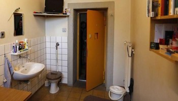 Penjara Landsberg terletak di Jerman. Dulunya digunakan untuk mengurung para penjahat perang Nazi. Di tempat ini para tahanan disediakan tempat pelatihan pekerjaan mulai dari tukang roti, tukang listrik, pelukis, tukang daging, tukang kayu, tukang jahit, pembuat sepatu, pekerja pemanas dan ventilasi serta tukang batu. (Foto: Boredpanda)