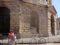 Melihat Radcliffe Camera, Bangunan Ikonik di Kota Pendidikannya Inggris