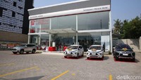 Semua lini kendaraan penumpang Mitsubishi tersedia di diler ini, mulai dari Pajero Sport, Xpander, Outlander Sport, Mirage, hingga Triton. Foto: Mitsubishi