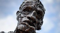 Spot patung ini didirikan adalah tempat di mana karakter monster itu melakukan pembunuhan untuk pertama kalinya, seperti yang diceritakan dalam novel (AFP/Getty Images)