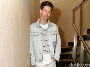 Ecieee.. Dimas Beck Pacaran Nih sama Ririn Ekawati?