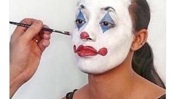 Padahal mereka sudah susah-susah mendandani Elon. Foto: Istimewa