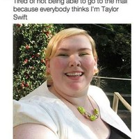 Orang ini mengaku tak bisa pergi ke mall karena orang-orang menyangka dia adalah Taylor Swift. Foto: Twitter