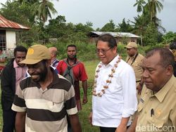 Blusukan Menkominfo Tinjau Palapa Ring di Puncak Jaya