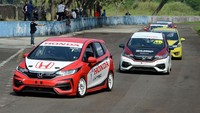 Berkat kegigihan dan semangat Alvin pun berhasil menggantikan posisi Fitra yang memperkuat tim Honda Pekanbaru dengan finis kedua dan menggeser Fitra di tempat ketiga. Foto: dok. Alvin Bahar