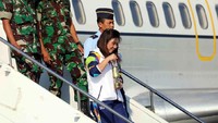 Mantan atlet bulutangkis Indonesia, Susy Susanti, mendapat kehormatan menjadi torch ambassador yang membawa api dari India tersebut sampai mendarat di Yogyakarta, Indonesia. Foto: dok. INASGOC