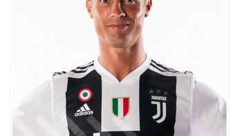 Foto pertama Ronaldo berseragam Juventus. Foto: istimewa