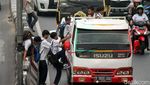 Jangan Ditiru, Aksi Bocah SMP ini bak Koboi Jalanan