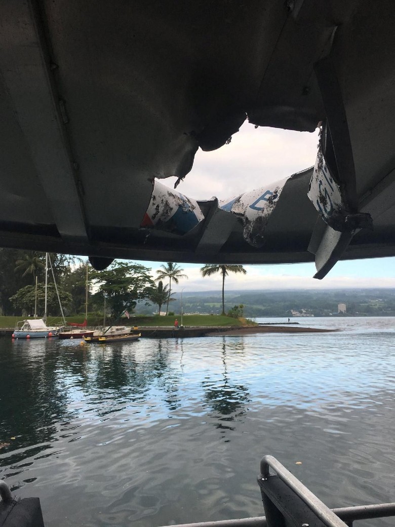 Bom Lava Hantam Kapal Wisata di Hawaii, 23 Orang Luka-luka Bom Lava Hantam Kapal Wisata di Hawaii, 23 Orang Luka-luka