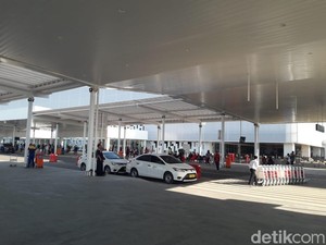 Siapa Penghadang Penumpang Taksi di Bandara Semarang yang Viral?