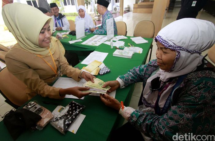  Pegawai  Bank  Syariah Mandiri  Malang