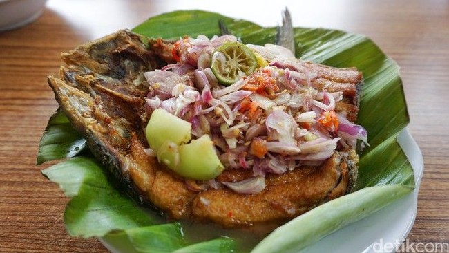 Pecak Ikan Betawi yang Gurih Segar Ada di 5 Tempat Makan Ini!