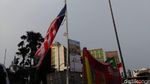 Potret Bendera Asian Games Bertiang Bambu yang Bikin Netizen Miris
