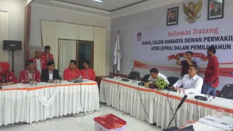 Partai Aceh Daftarkan 93 Bacaleg DPR Aceh ke KIP Partai Aceh Daftarkan 93 Bacaleg DPR Aceh ke KIP