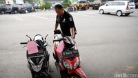Polisi mengamankan sepeda motor hasil kejahatan komplotan ini.