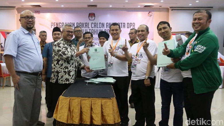 PKB Daftarkan Bacaleg ke KPU, Termasuk 3 Menteri Jokowi PKB Daftarkan Bacaleg ke KPU, Termasuk 3 Menteri Jokowi