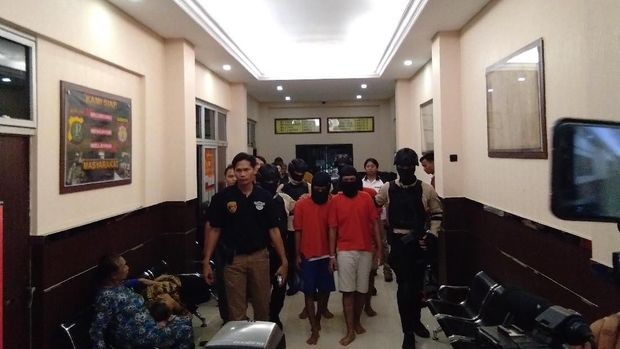 Dua orang pelaku ditembak kakinya karena melakukan perlawanan