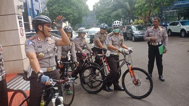 Kakorlantas Polri pakai sepeda untuk mendukung pengurangan kendaraan pribadi