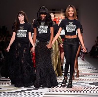 Ini menjadi momen terakhir Annabelle berjalan di runway London Fashion Week 2015. Dia berjalan bersama dengan model lainnya; Naomi Campbell dan Jourdan Dunn.   Foto: Getty Images