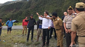 Menkominfo meninjau lokasi NOC Palapa Ring Timur. (Foto: detikINET/Adi Fida Rahman)