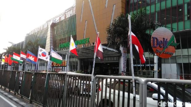Bendera Peserta Asian Games yang Diikat Bambu Dicabut