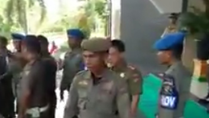 Satpol PP Kampar Riau Bantah Pukul Pendemo